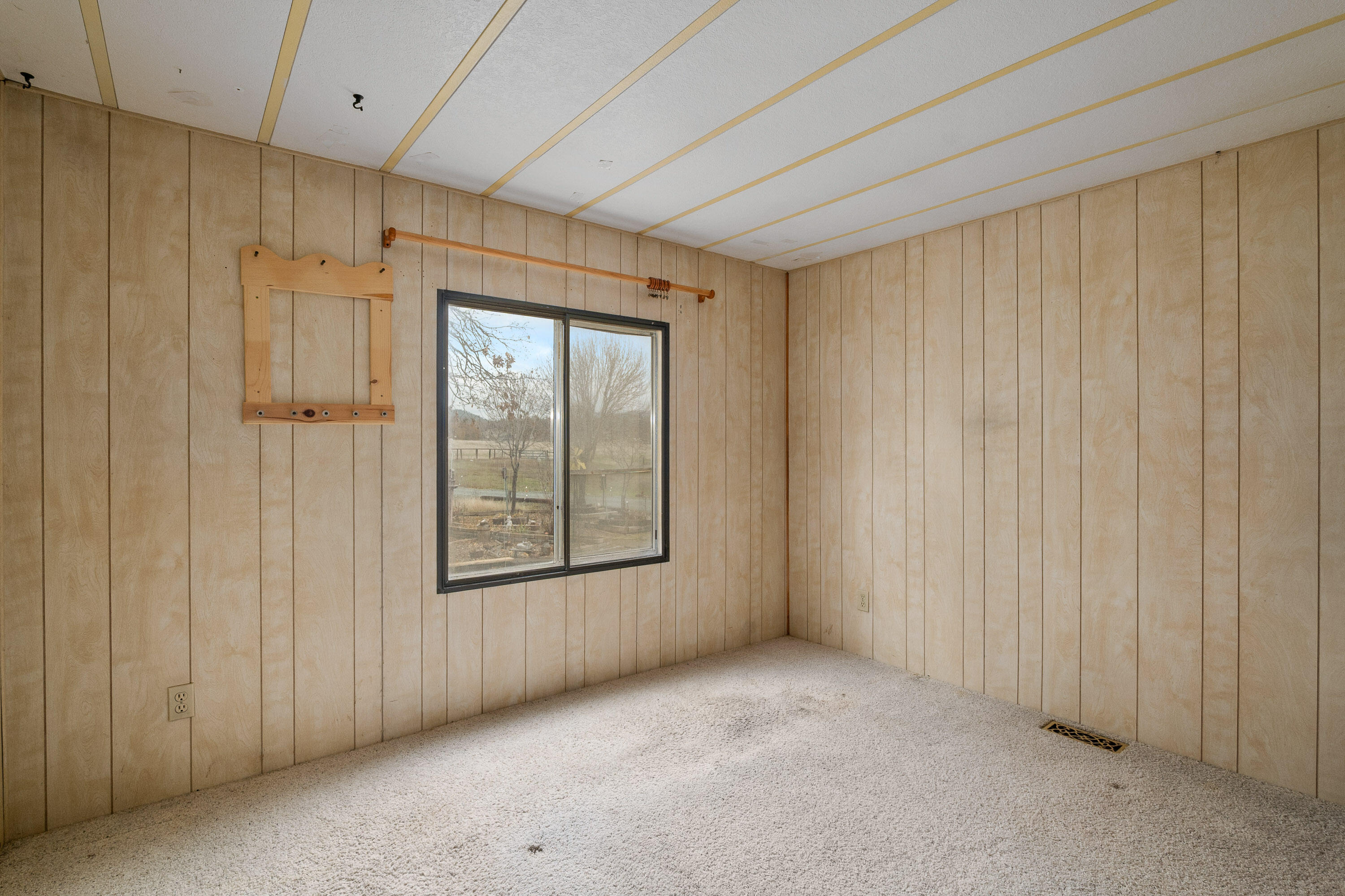 5209 Beagle Road White City, OR 97503 - Photo 15 of 48 5209BeagleRd-029