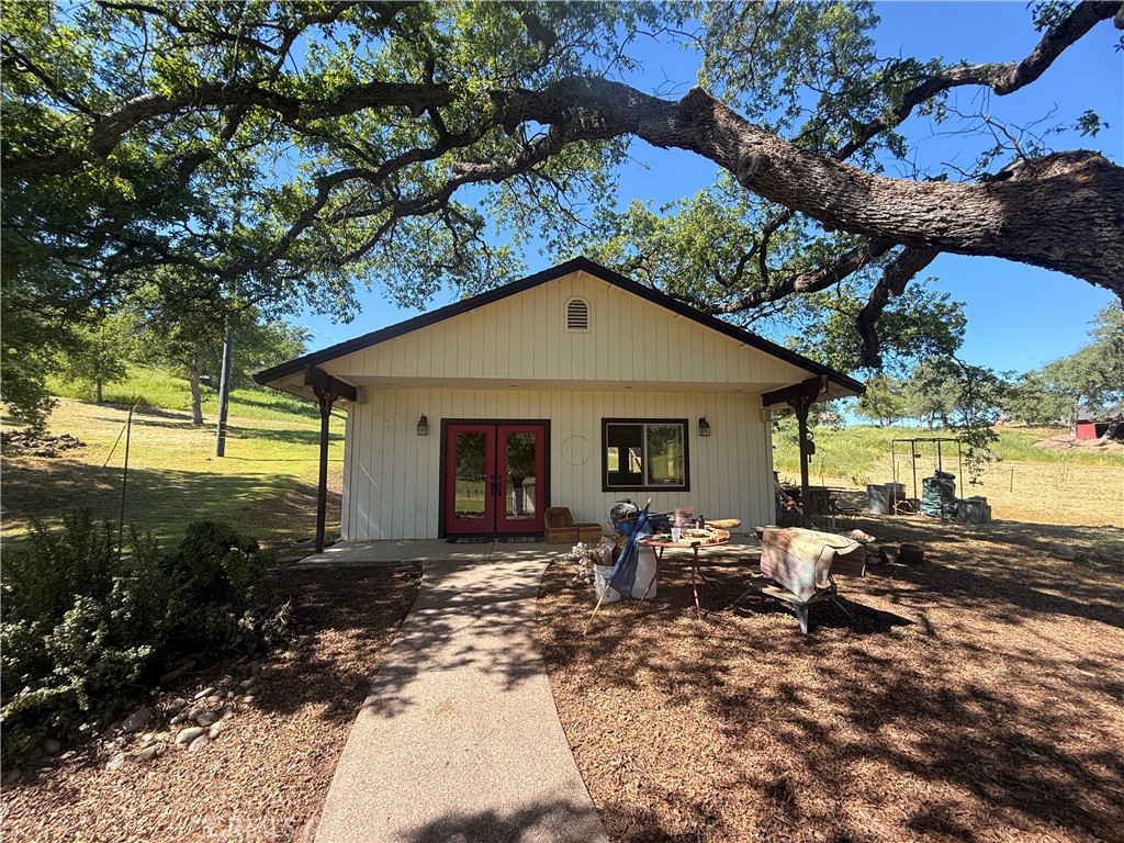 2877 Trower Road Catheys Valley, CA 95306 - Photo 20 of 68 Art Studio with full Bathroom, propane and 220 power.