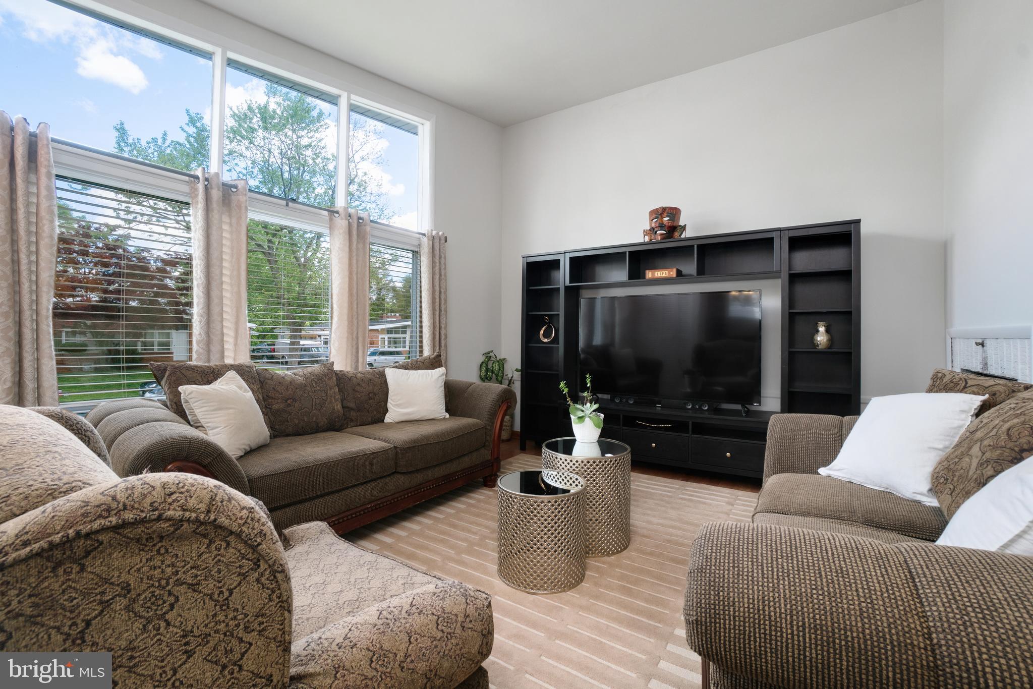 8125 Scotts Level Road Baltimore, MD 21208 - Photo 3 of 41