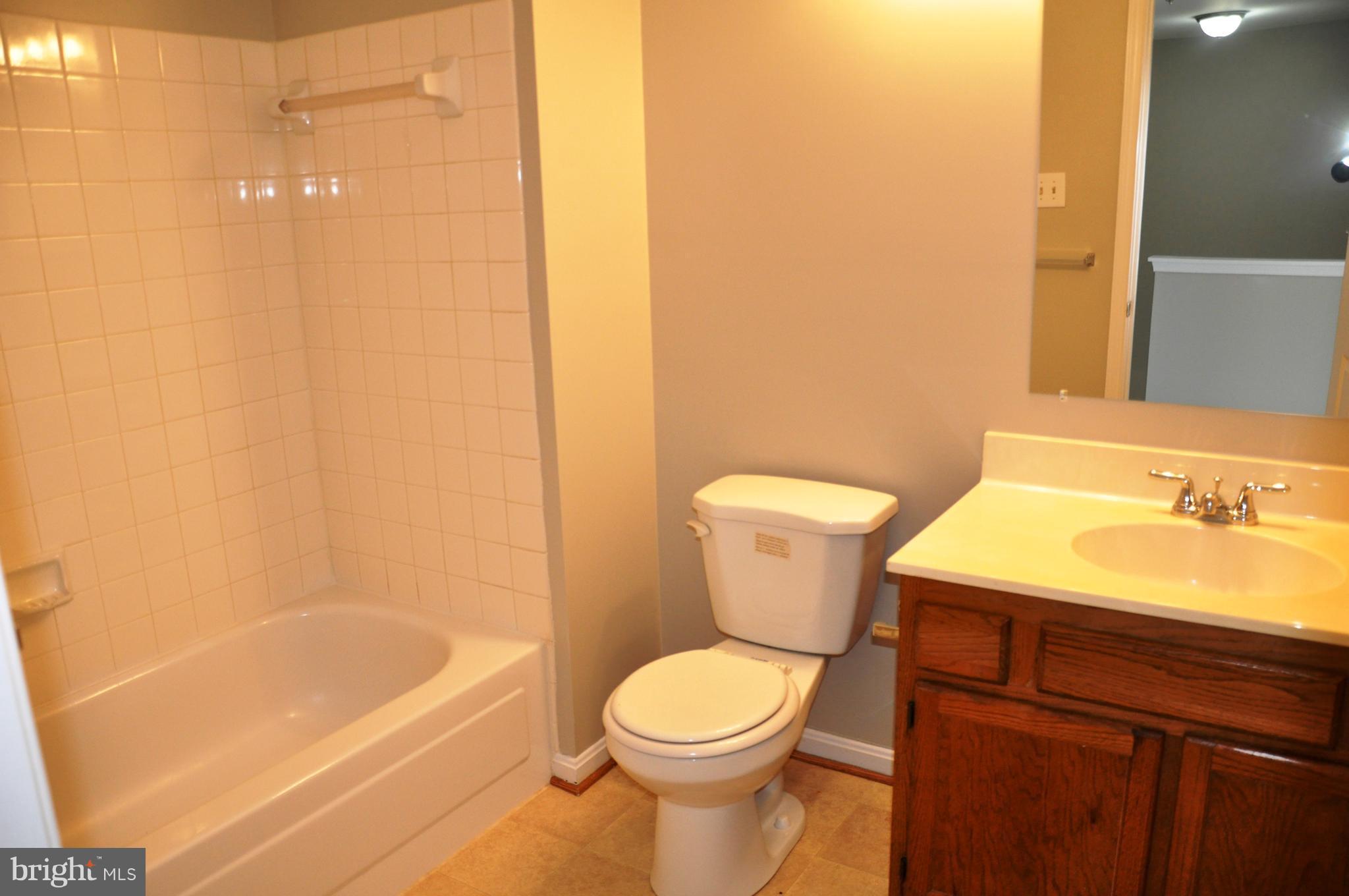 15122 Callohan Court Silver Spring, MD 20906 - Photo 20 of 29 Second upstairs bath.