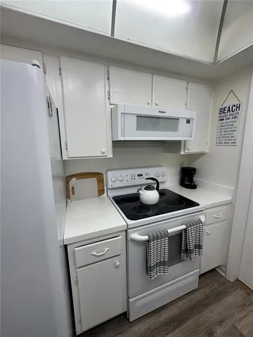 $2,500 | 3806 Gulf Of Mexico Drive, Unit C202, Longboat Key, FL 34228