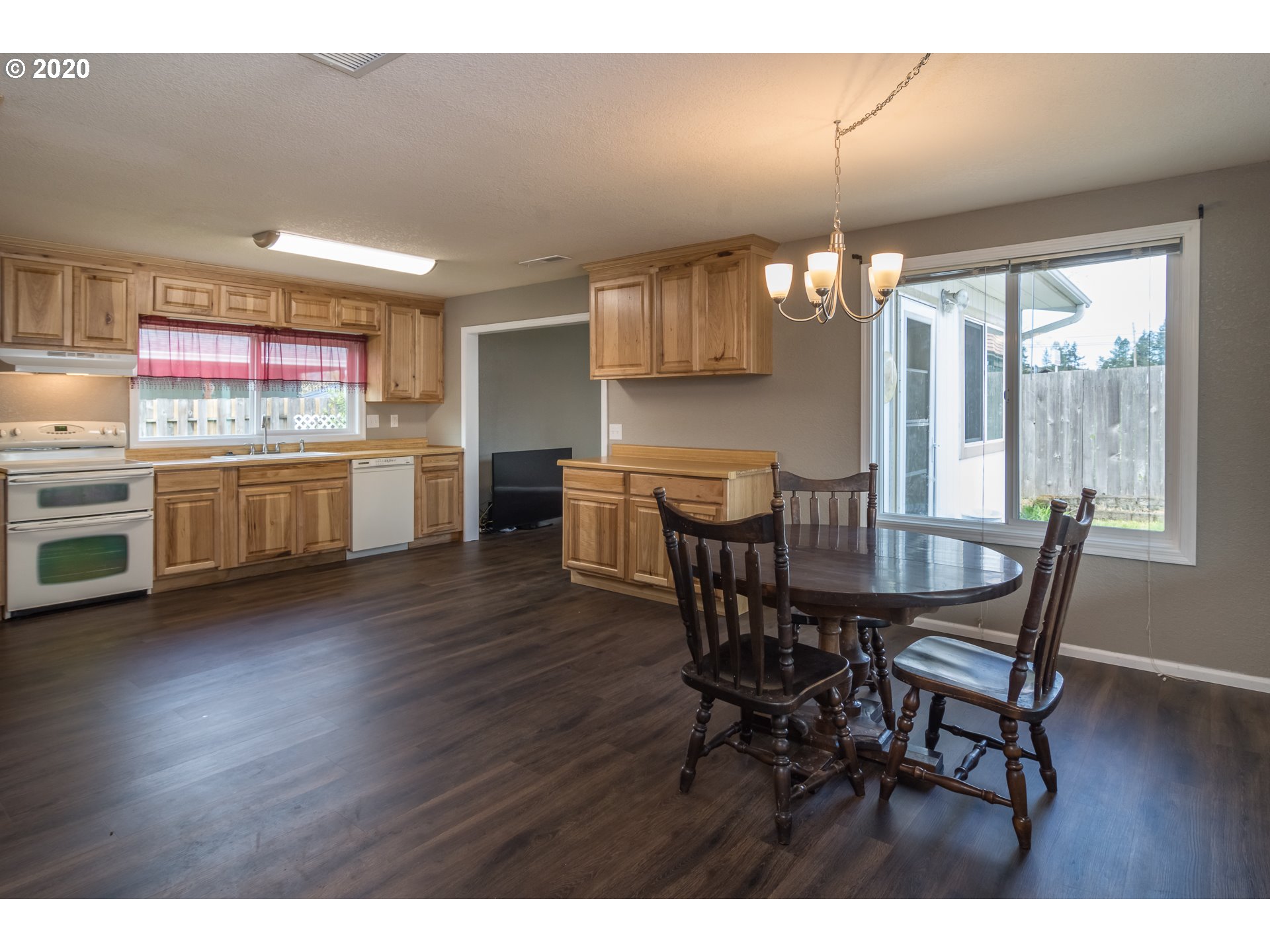 151 South Comstock Road Sutherlin, OR 97479 - Photo 7 of 32 Gallery Image 7
