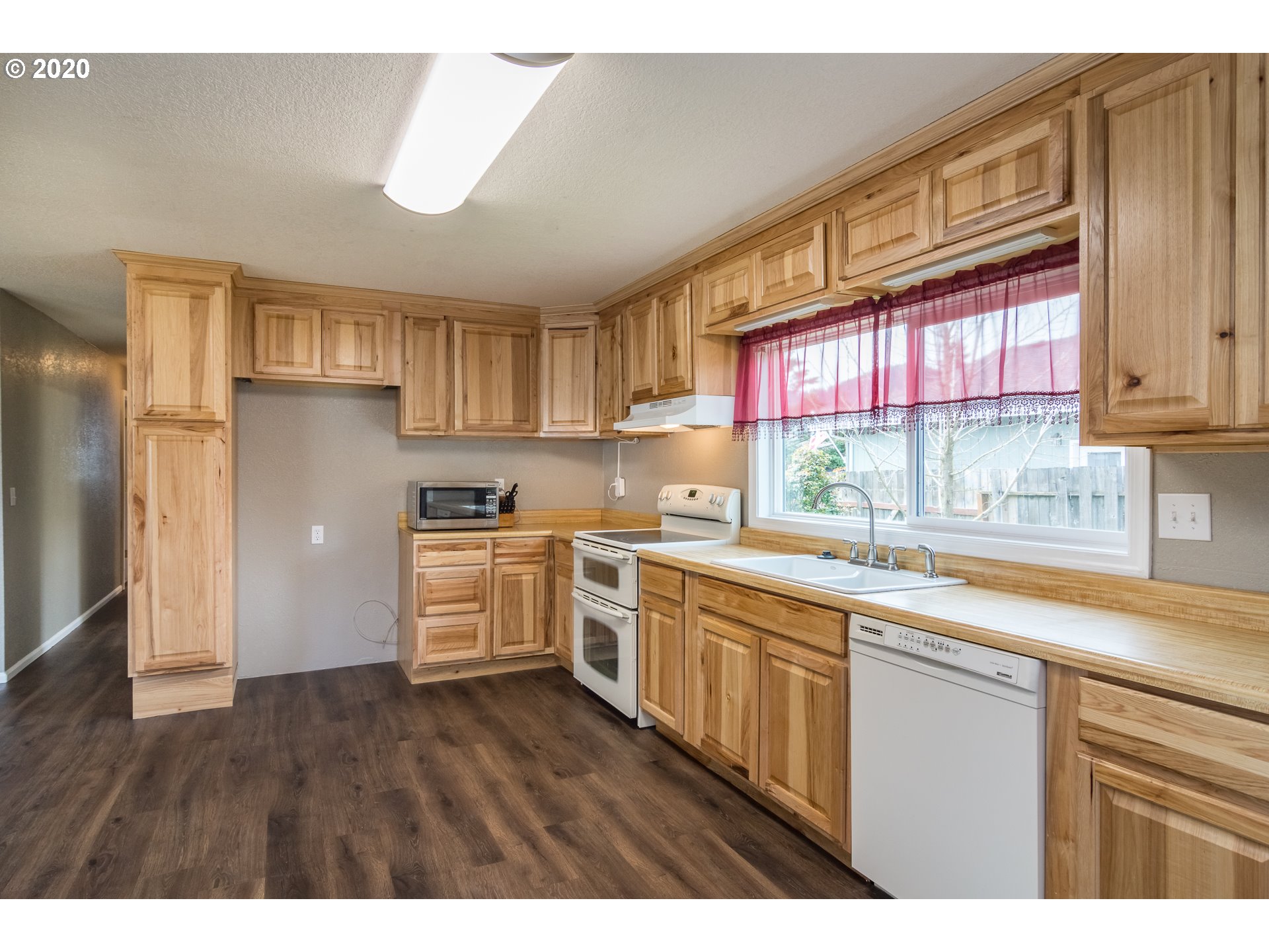 151 South Comstock Road Sutherlin, OR 97479 - Photo 9 of 32 Gallery Image 9
