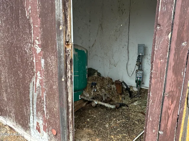 $1,490,000 | 33287 West I-40 Frontage Road, Chambers, AZ 86502