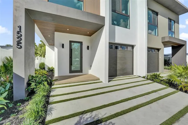 $1,850,000 | 1525 Northeast 15th Avenue, Fort Lauderdale, FL 33304