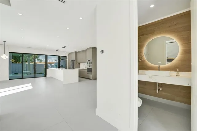 $1,850,000 | 1525 Northeast 15th Avenue, Fort Lauderdale, FL 33304