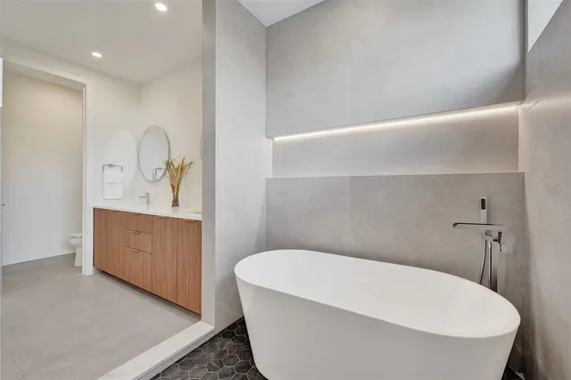 $1,850,000 | 1525 Northeast 15th Avenue, Fort Lauderdale, FL 33304