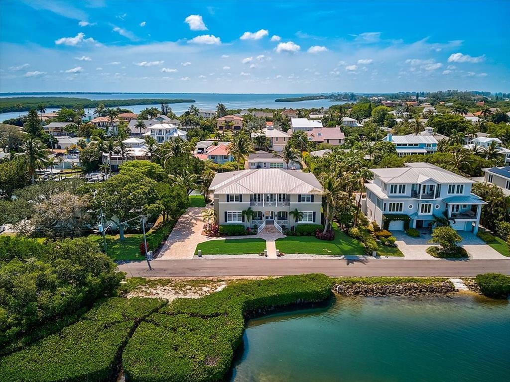 700 Lyons Ln Longboat Key FL - 700 Lyons Ln Longboat Key FL - Front Aerial