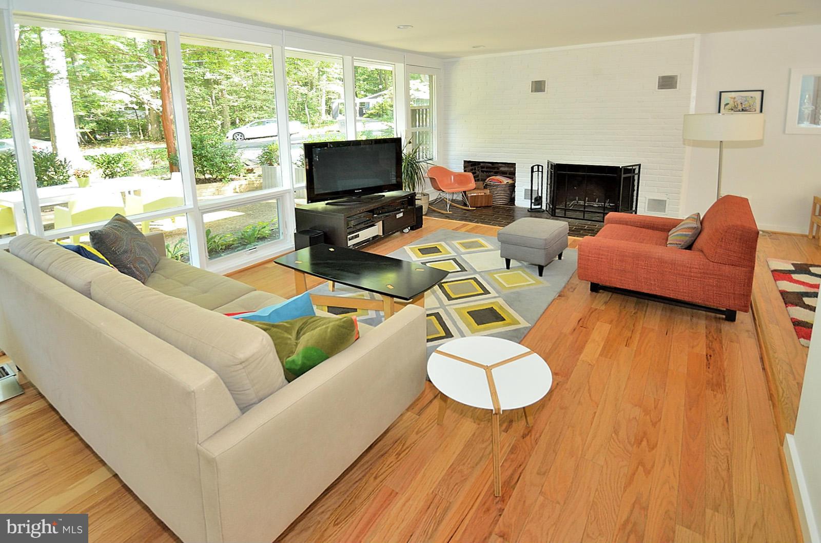 7216 Stafford Road Alexandria, VA 22307 - Photo 2 of 26 Living Room