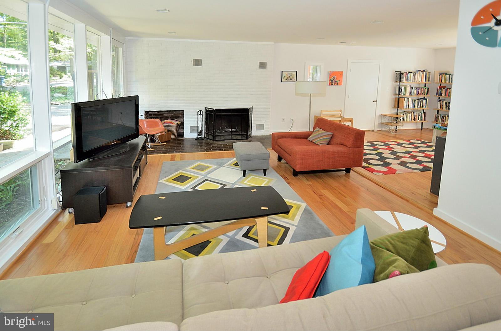 7216 Stafford Road Alexandria, VA 22307 - Photo 9 of 26 Living Room
