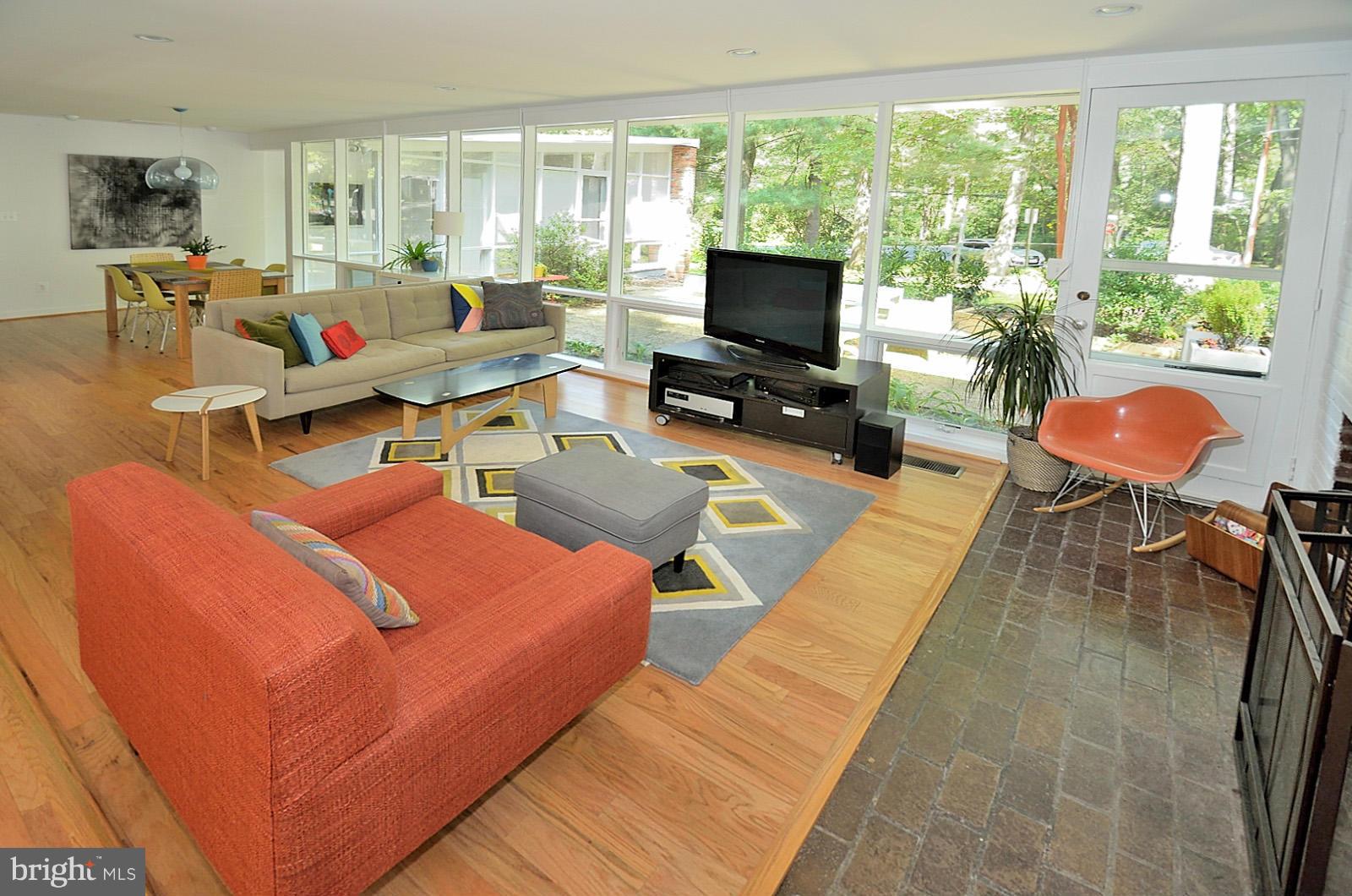 7216 Stafford Road Alexandria, VA 22307 - Photo 10 of 26 Living Room