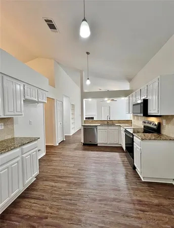 $2,295 | 1028 Whitewater Trail, DeSoto, TX 75115