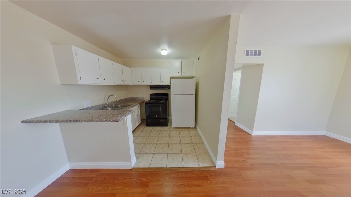 512 North Circle, Unit 4 Las Vegas, NV 89119 - Photo 2 of 7