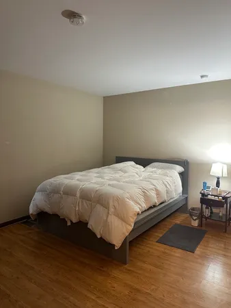 $2,100 | 633 West Streamwood Boulevard, Unit A, Streamwood, IL 60107