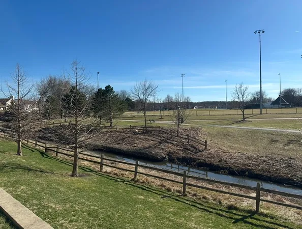 $2,100 | 633 West Streamwood Boulevard, Unit A, Streamwood, IL 60107