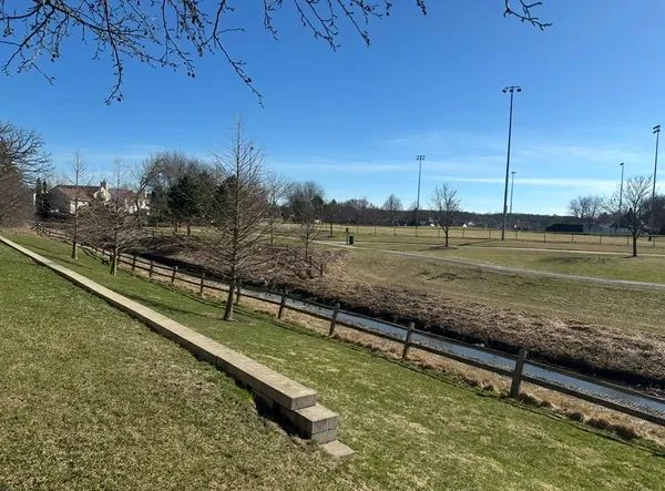 $2,100 | 633 West Streamwood Boulevard, Unit A, Streamwood, IL 60107