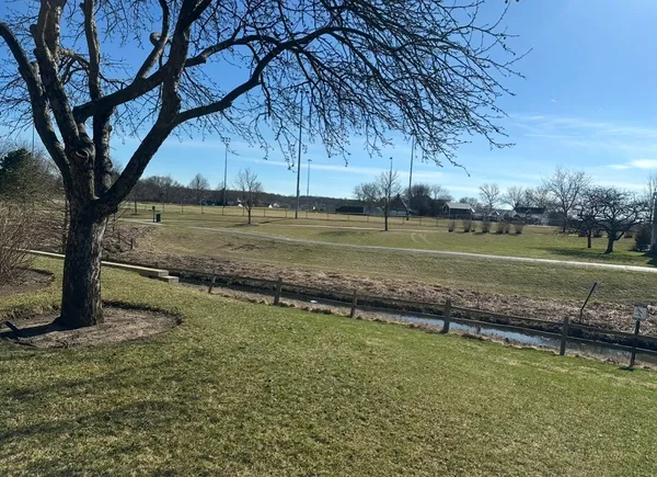 $2,100 | 633 West Streamwood Boulevard, Unit A, Streamwood, IL 60107