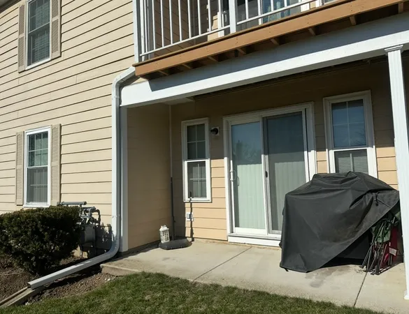 $2,100 | 633 West Streamwood Boulevard, Unit A, Streamwood, IL 60107