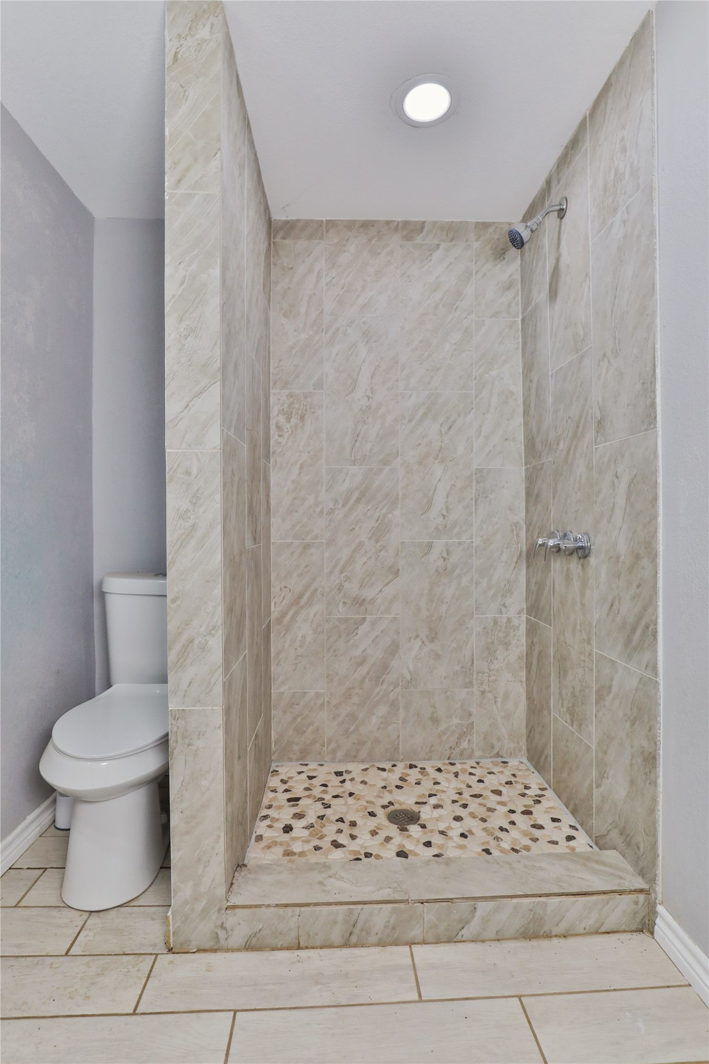 218 3 Rd Street Brazoria, TX 77422 - Photo 15 of 19 a bathroom with a toilet and a shower
