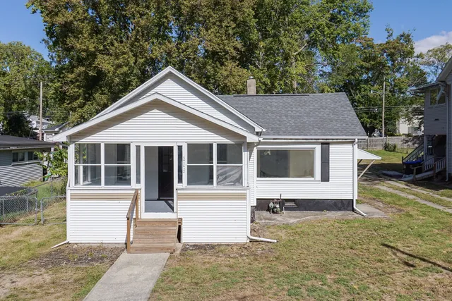 $125,000 | 809 West Monroe Street, Bloomington, IL 61701