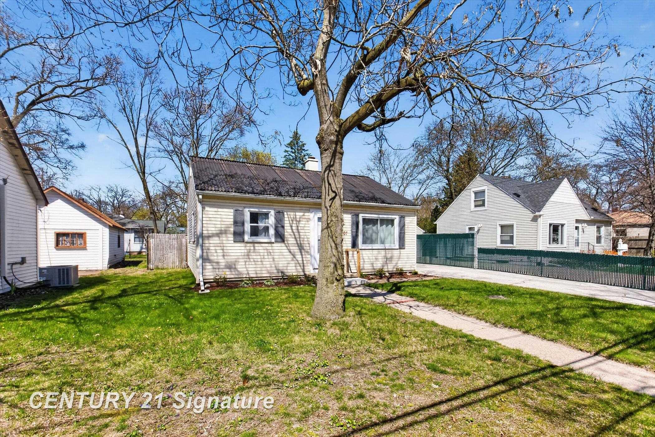 1307 East Hurley Road Midland, MI 48642 - Photo 2 of 22 Front-View