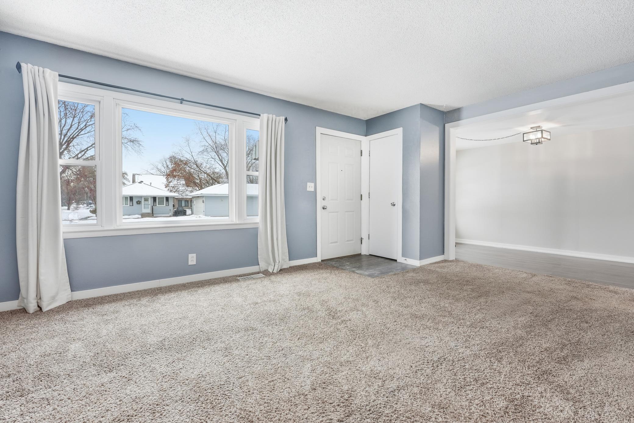 5580 Aldine Street Shoreview, MN 55126 - Photo 3 of 20