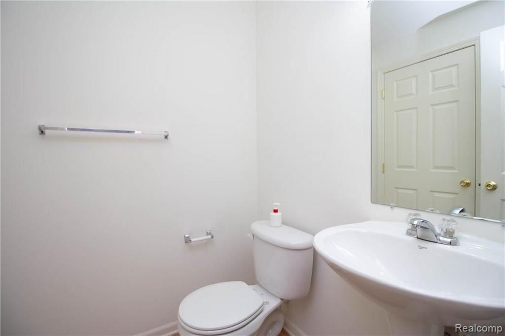 11794 Farmington Road, Unit 90 Livonia, MI 48150 - Photo 12 of 31