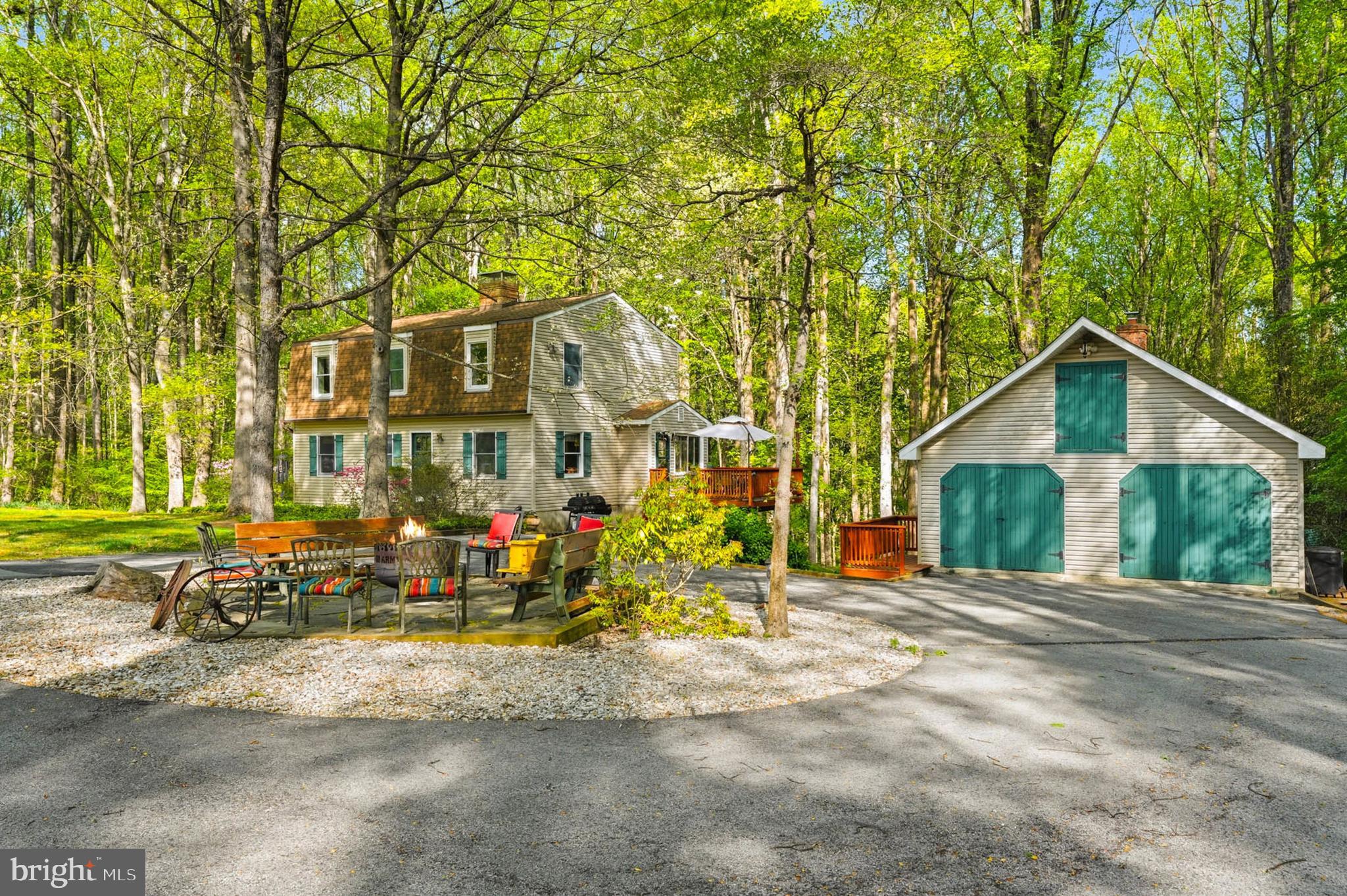 7049 Mink Hollow Road Highland, MD 20777 - Photo 6 of 72 Entry with circular drive