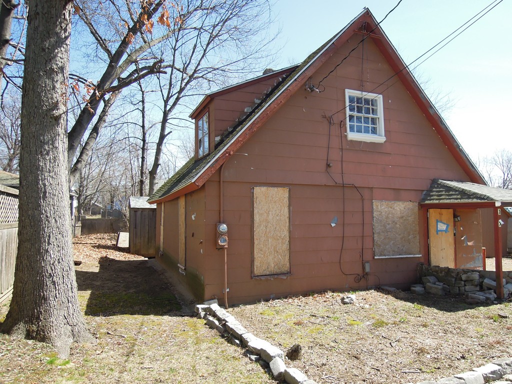 127 Ambrose Street Springfield, MA 01109 - Photo 2 of 18 Gallery Image 2