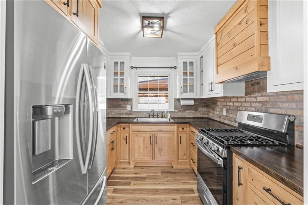 240 John Phillips Road Cedartown, GA 30125 - Photo 14 of 55 a kitchen with stainless steel appliances granite countertop a refrigerator a stove and a sink