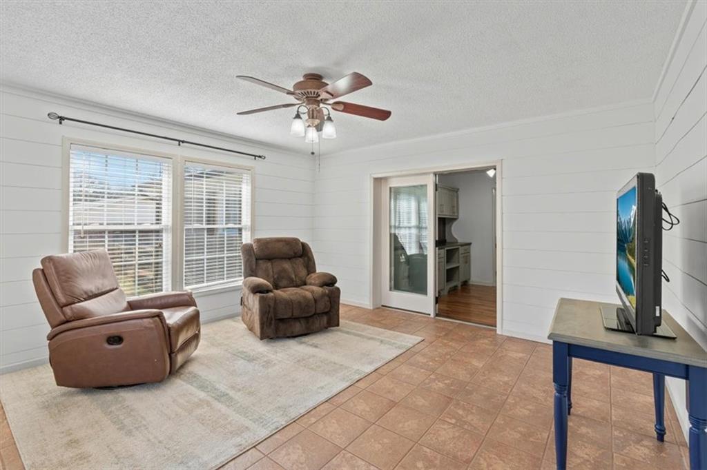 240 John Phillips Road Cedartown, GA 30125 - Photo 29 of 55 a living room with furniture and a flat screen tv