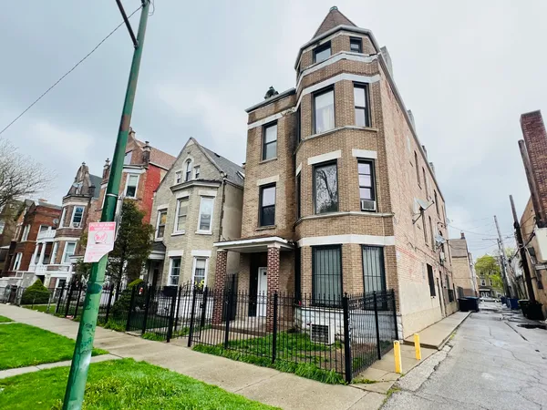 $1,435 | 2543 South St Louis Avenue, Unit 1F, Chicago, IL 60623