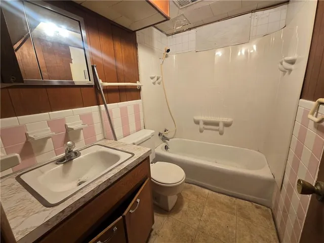 $190,000 | 2806 North River Boulevard, Independence, MO 64050