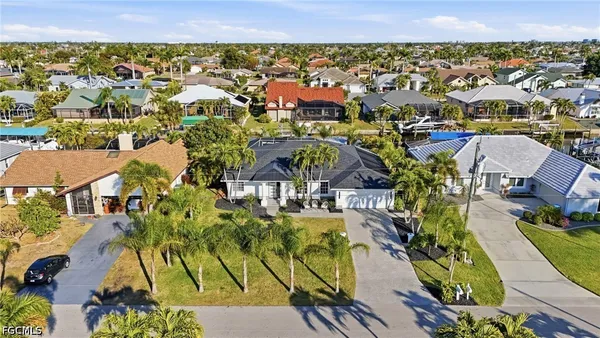 $948,000 | 5227 Southwest 11th Place, Cape Coral, FL 33914