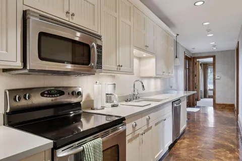 $3,895,000 | 12535 Beach Circle, Eden Prairie, MN 55344