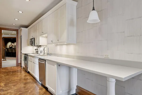 $3,895,000 | 12535 Beach Circle, Eden Prairie, MN 55344