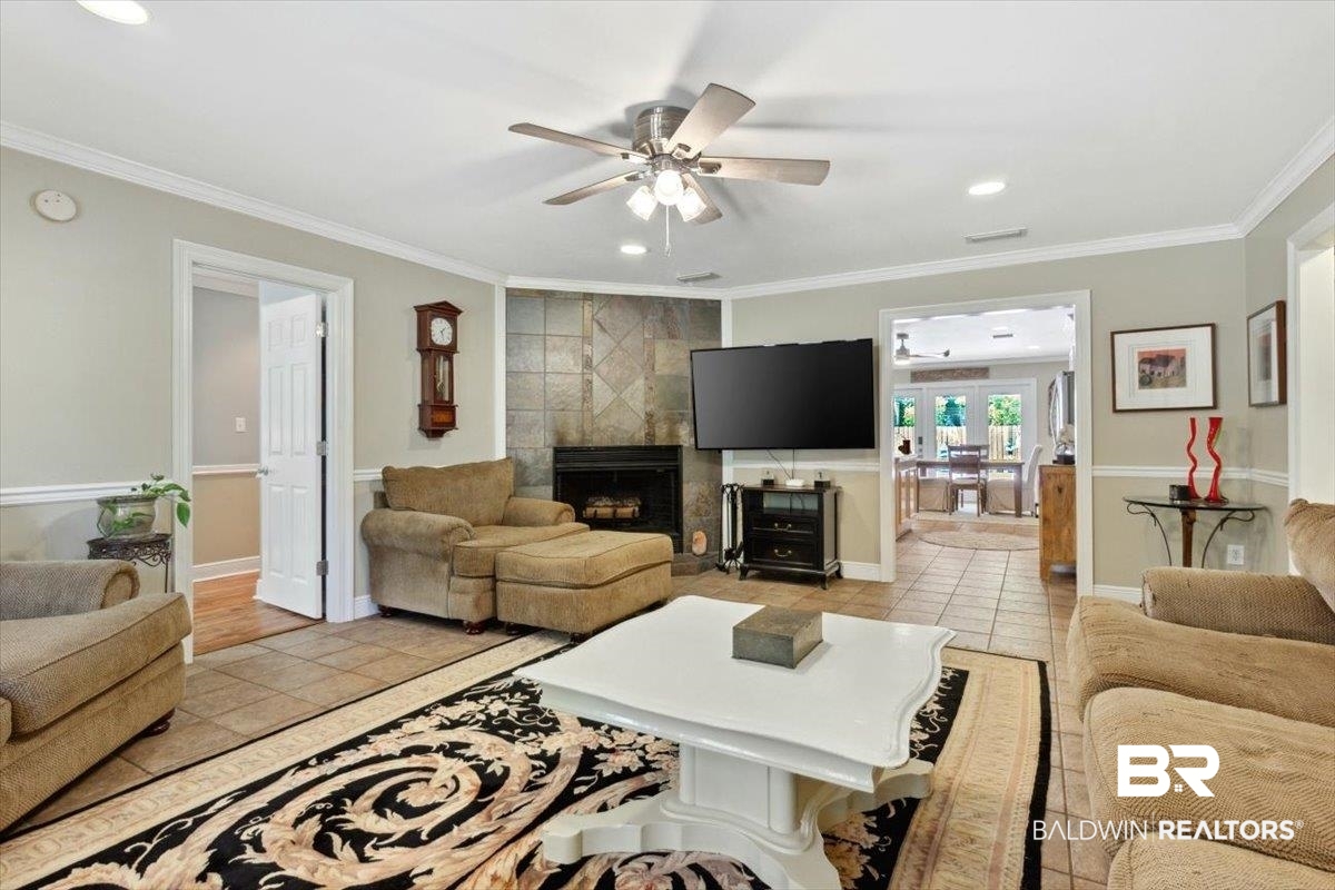 9830 Pineview Avenue Theodore, AL 36582 - Photo 4 of 54 Living Room