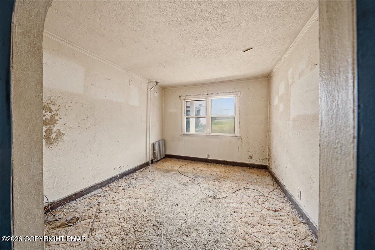 910-912 Hampton Street Scranton, PA 18504 - Photo 6 of 38 912 - Living Room