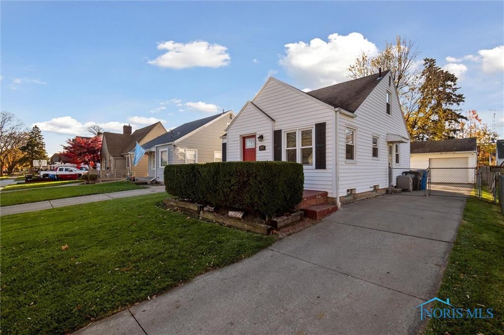 807 Waybridge Road Toledo, OH 43612 - Photo 4 of 32 Gallery Image 4
