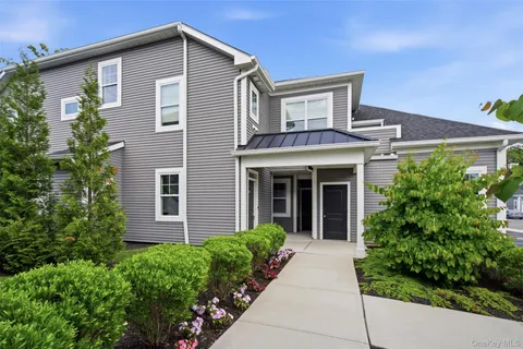 $1,225,000 | 21 Seasons Way, Dix Hills, NY 11746