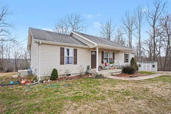 a view of a house with backyard