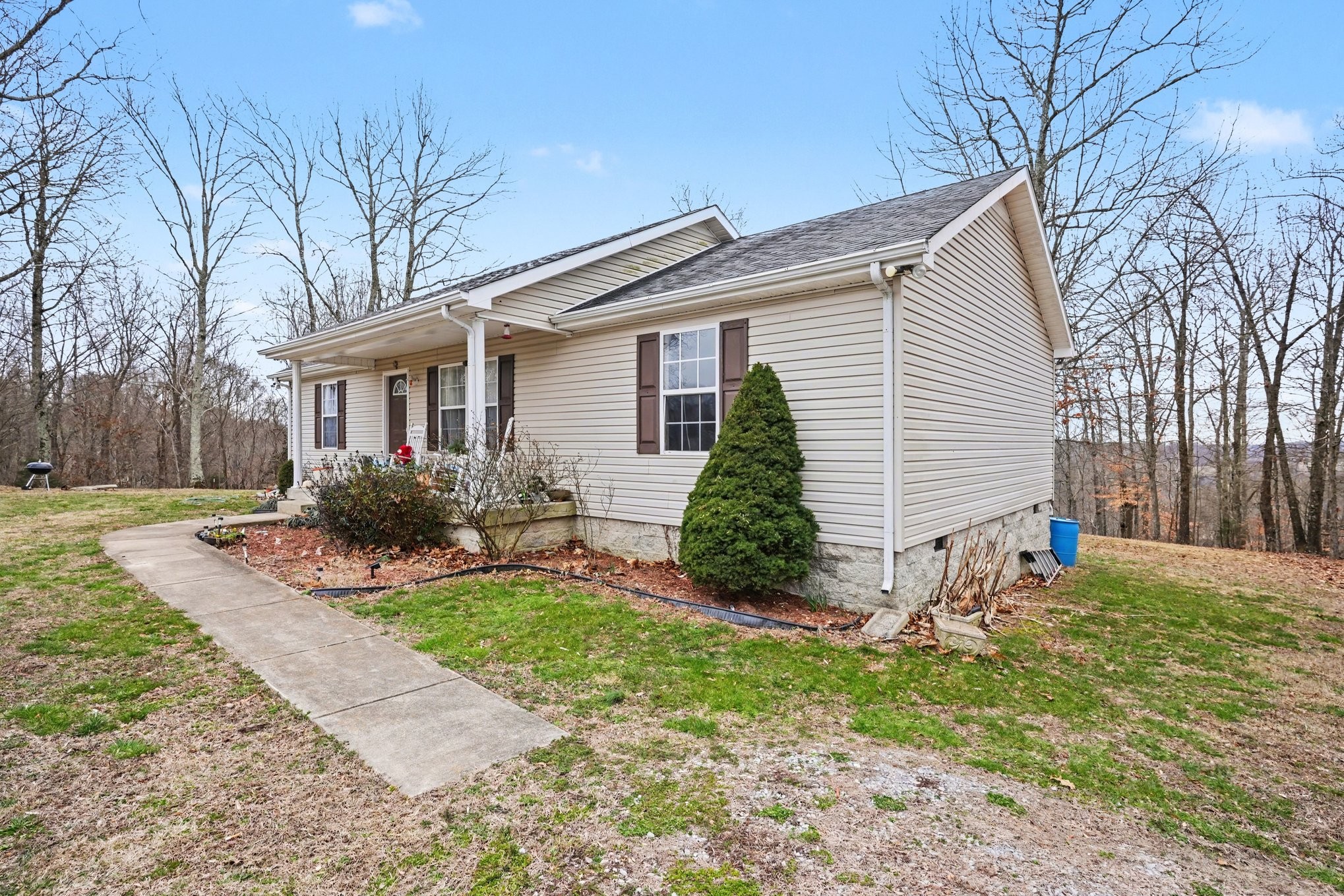 2490 Monte Murrey Road Lewisburg, TN 37091 - Photo 3 of 30 a front view of house with yard and green space