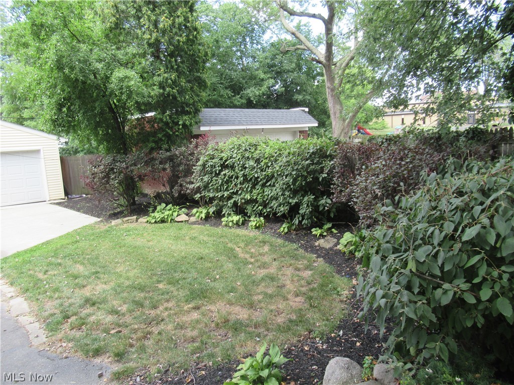 321 Center Road Bedford, OH 44146 - Photo 8 of 35 Gallery Image 8