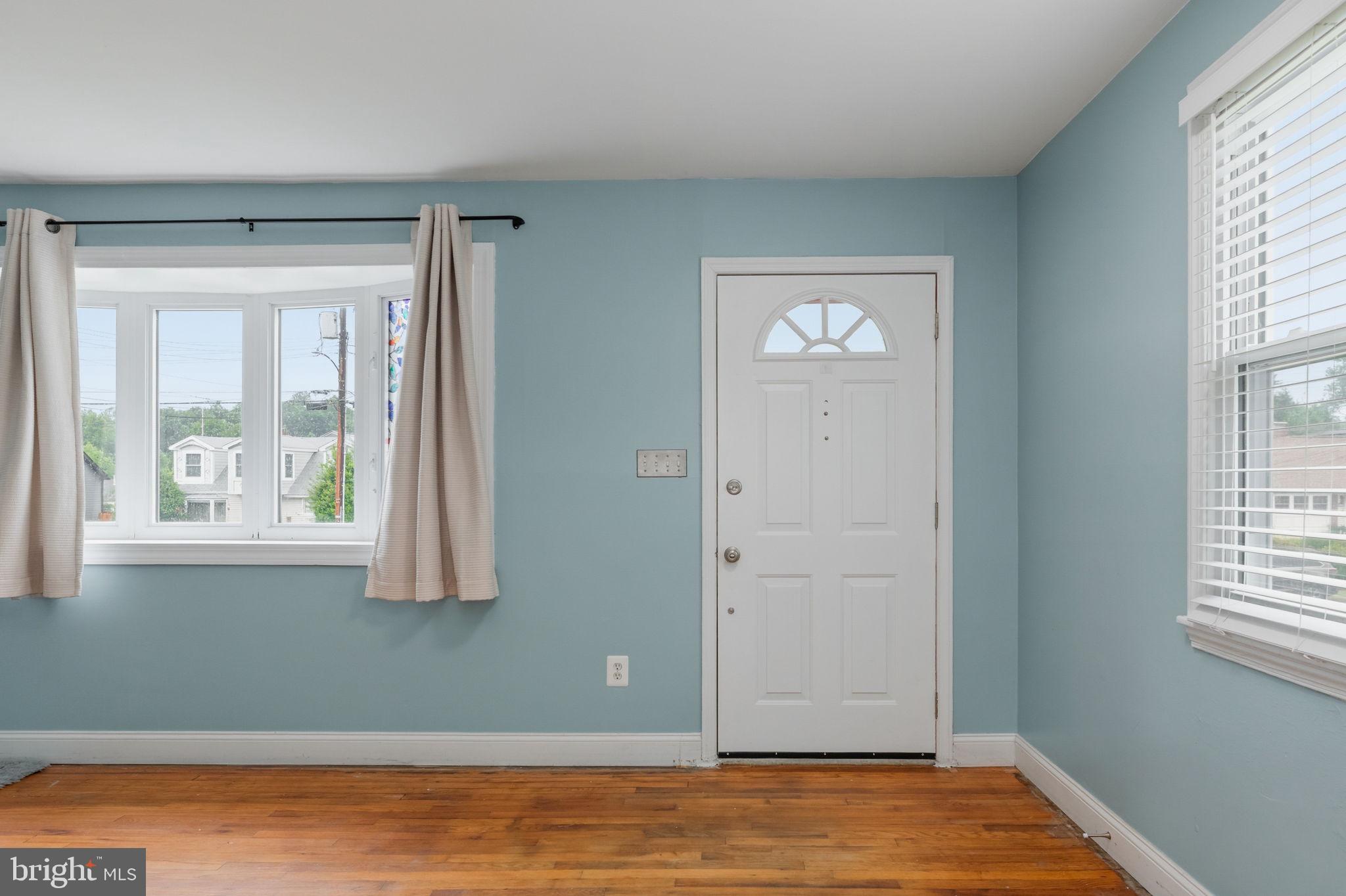 6823 Barrett Road Falls Church, VA 22042 - Photo 4 of 36