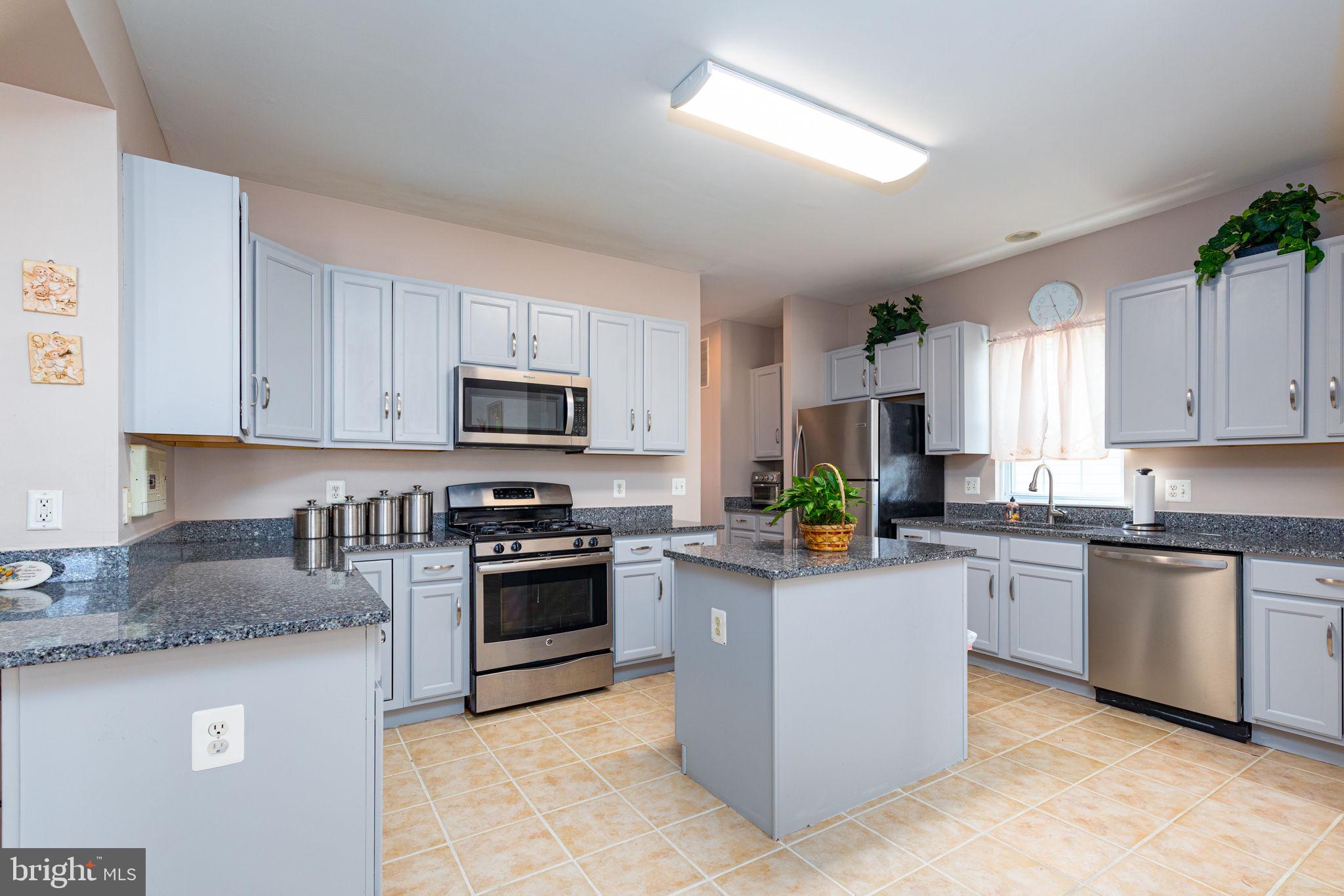 212 Commodore Drive Baltimore, MD 21221 - Photo 8 of 44