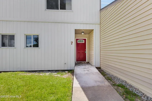 $1,600 | 125 Pirates Road, Unit 7, New Bern, NC 28562