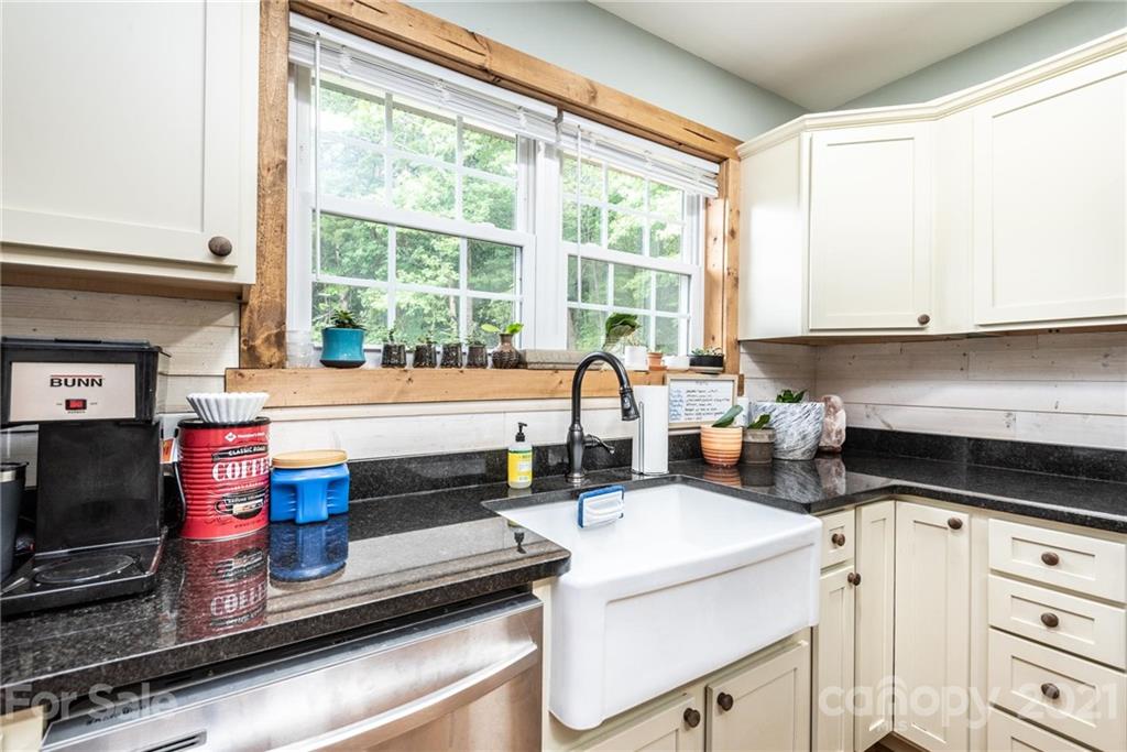 5696 Jenkins Road Morganton, NC 28655 - Photo 12 of 30 Gallery Image 12