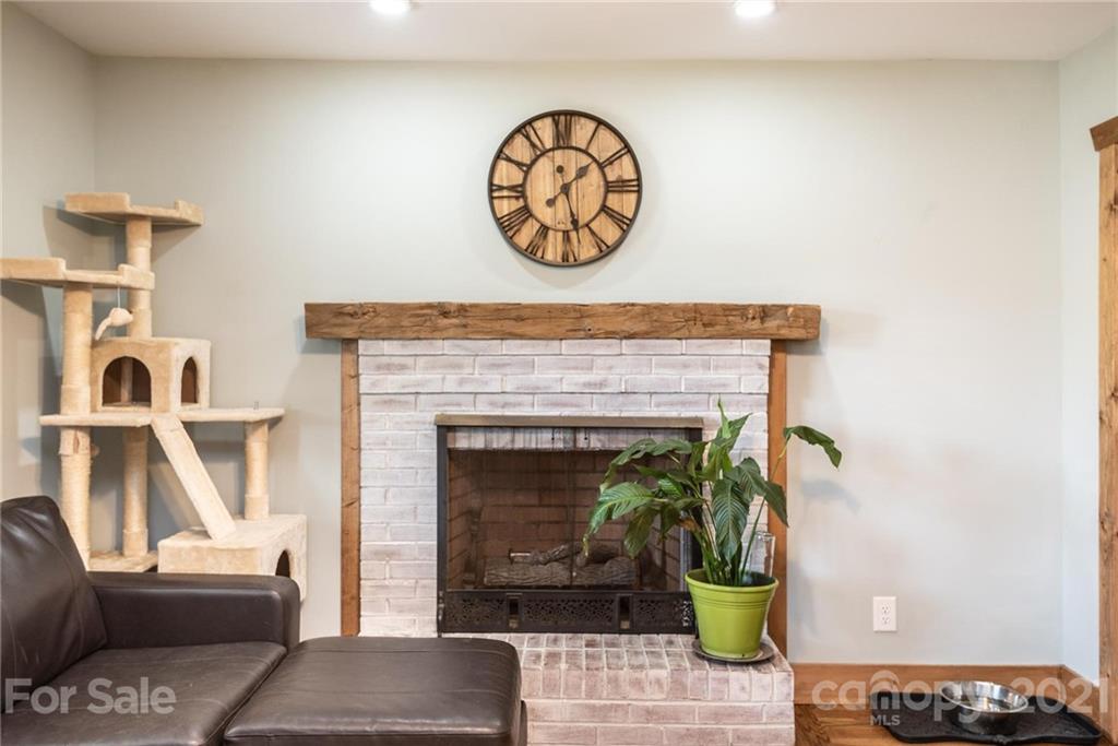 5696 Jenkins Road Morganton, NC 28655 - Photo 4 of 30 Gallery Image 4
