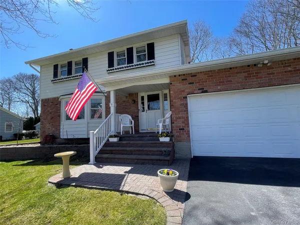 $899,000 | 93 St Marys Drive, Jamesport, NY 11901