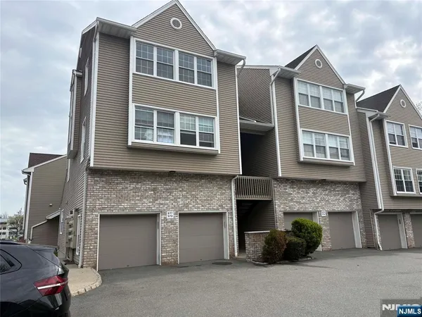 $4,200 | 577 Windsor Drive, Unit 702, Palisades Park, NJ 07650